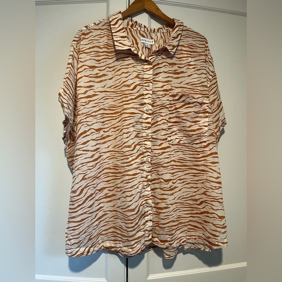 Ava & Viv Tops - Ava & Viv Lightweight Button Down Short Sleeve Shirt